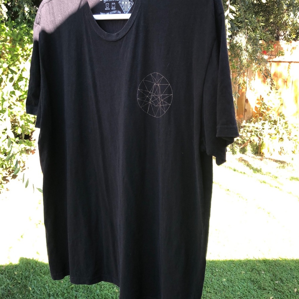 Geometric tee